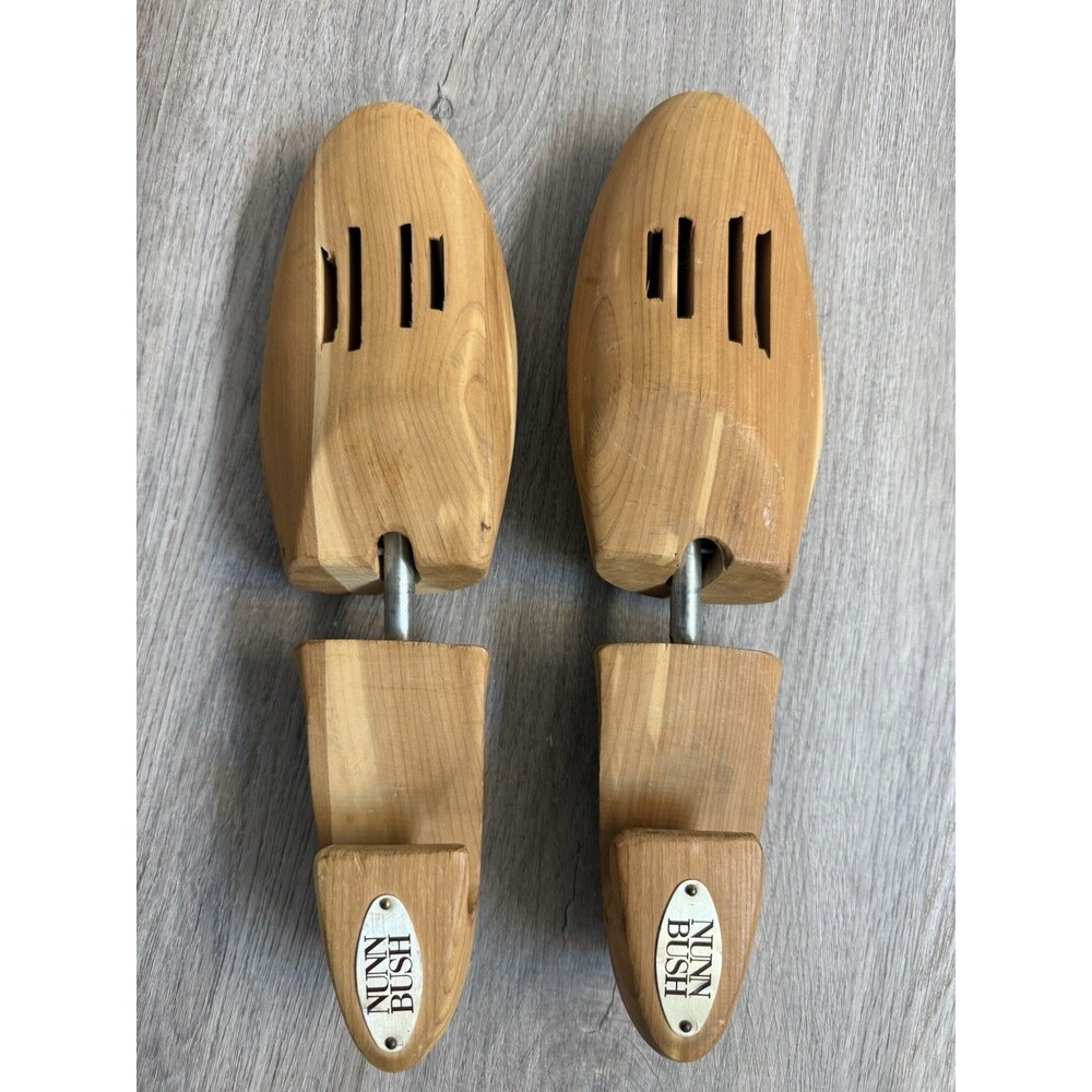 Set Of Nunn Bush Wooden Cedar Shoe Stretchers/Keepers Size L